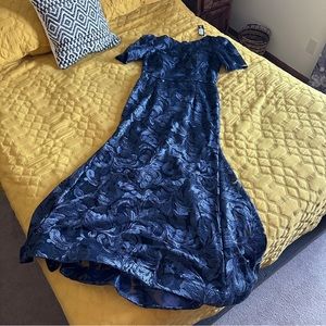 Xscape Size 12 evening gown. Dress is fully lined and short sleeved.